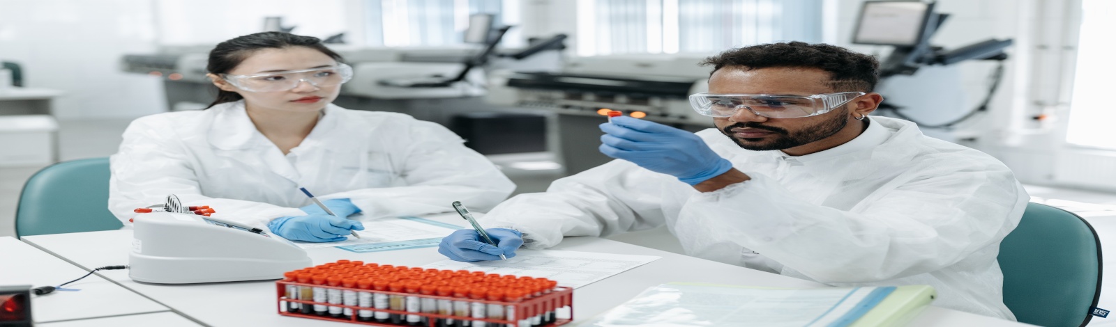 Especialização em Análises Clínicas e Gestão da Qualidade em Laboratórios - Semi-Presencial